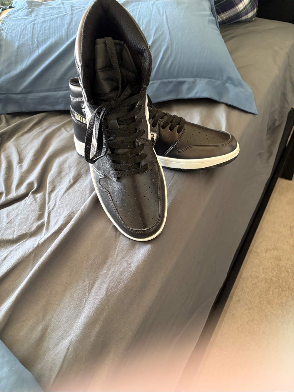 Black The Walking Dead Themed High-Top Sneakers for Men - Picture 5 of 5